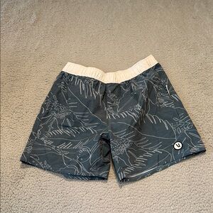 Vuori Men's Cape Short for Men's size L